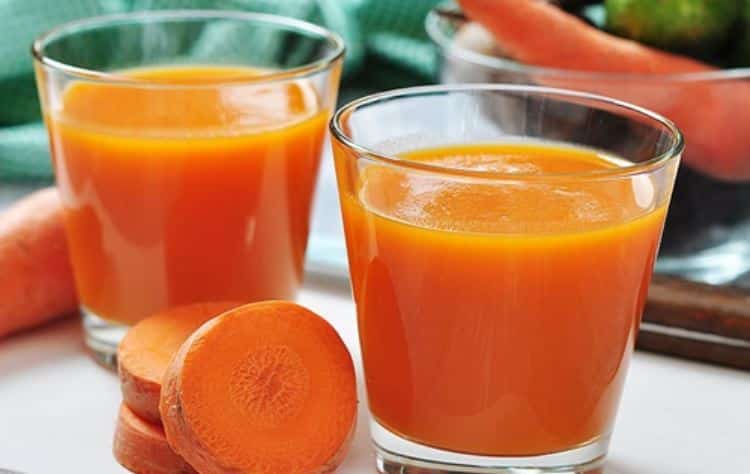 Descubra o que um copo de suco de cenoura pode fazer pela sua saúde