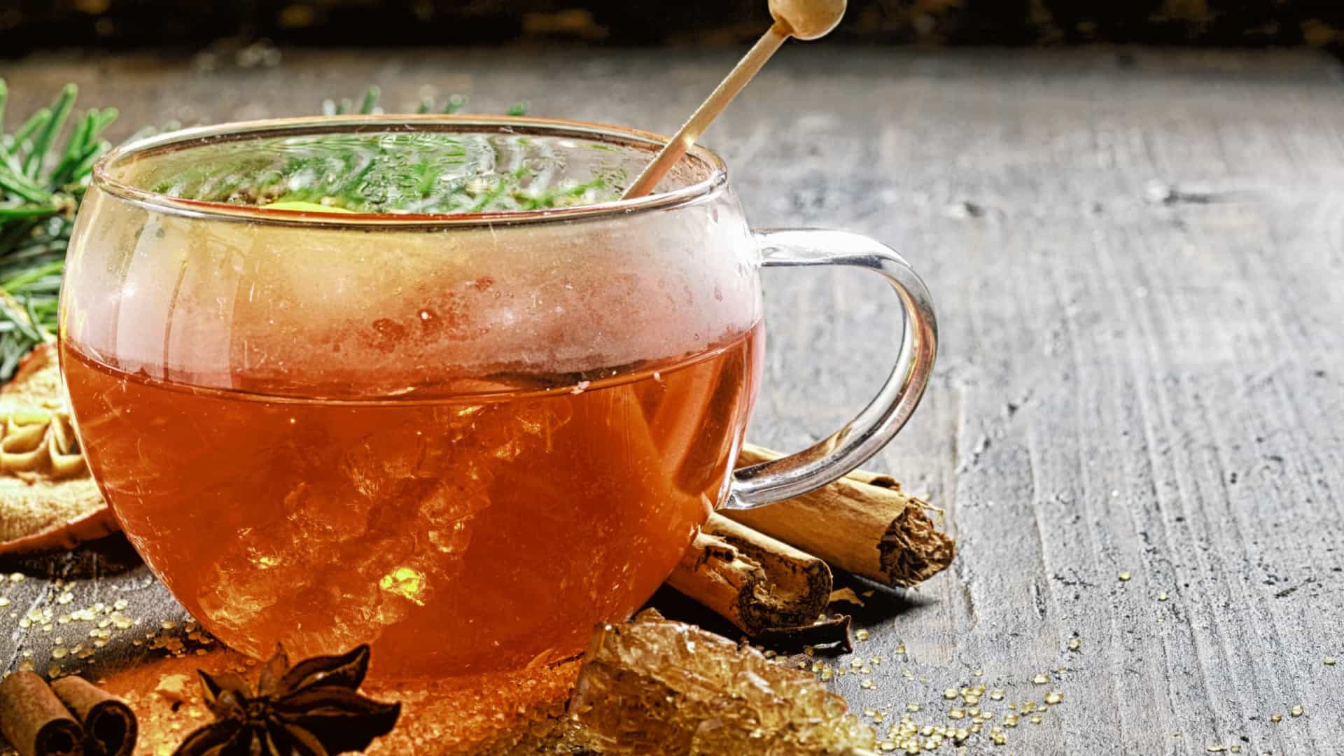 Quer emagrecer? Aprenda a preparar este delicioso chá com 5 ingredientes.