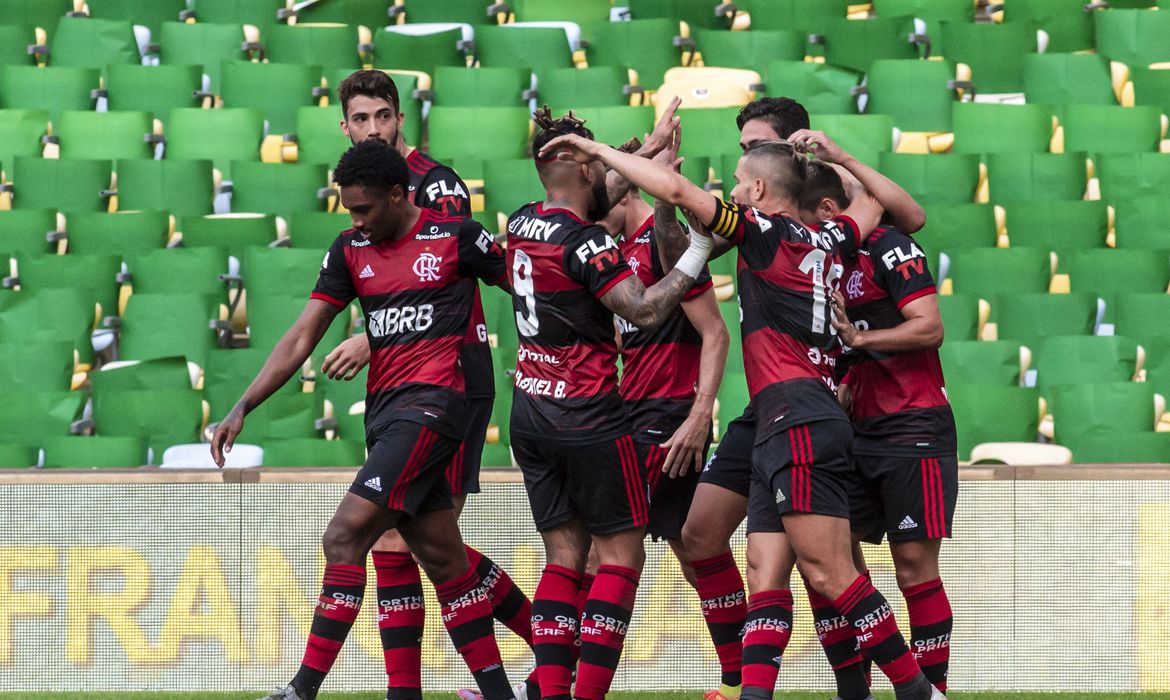 Campeonato Carioca: Flamengo vence Fluminense no primeiro jogo da final