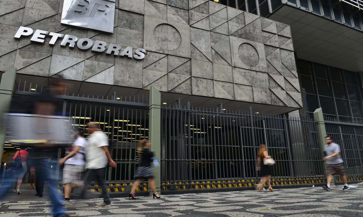 Programas de demissões da Petrobras têm R$ 4 bilhões e mais de 10 mil inscritos