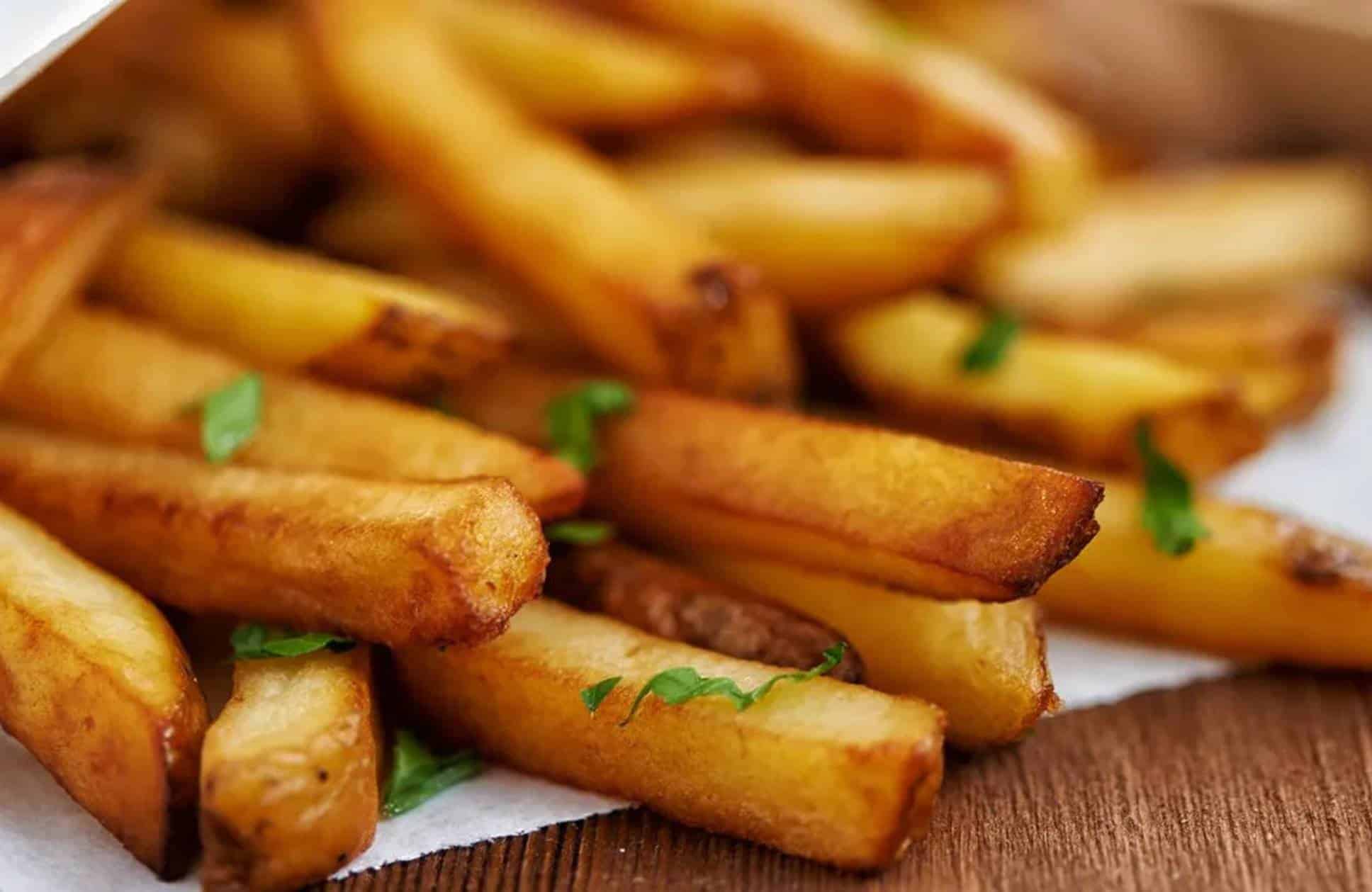 Faça batatas fritas com este novo método super crocante!