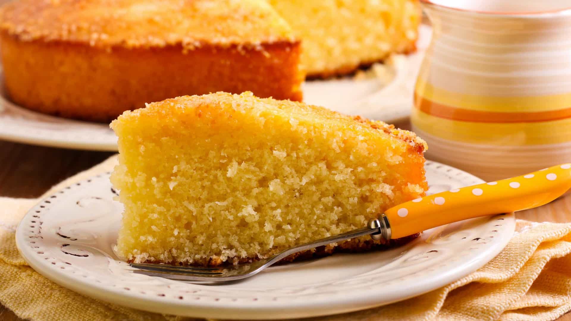 Prepare um delicioso bolo de laranja com apenas 4 ingredientes