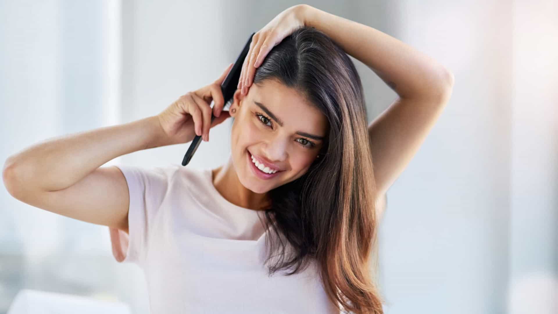 É assim que você vai aplicar óleo de coco em seu cabelo para ter 13 benefícios