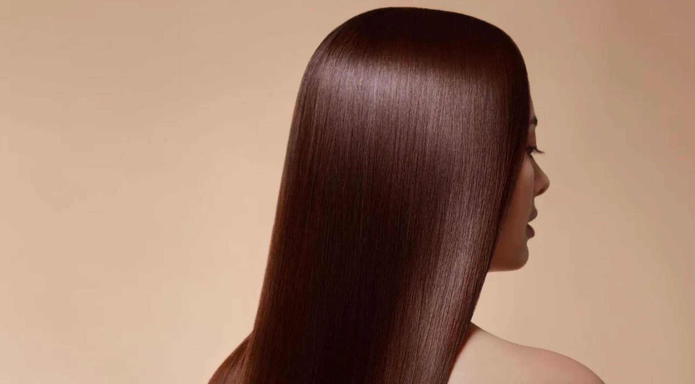 Veja como usar o óleo de coco para manter o cabelo liso por horas