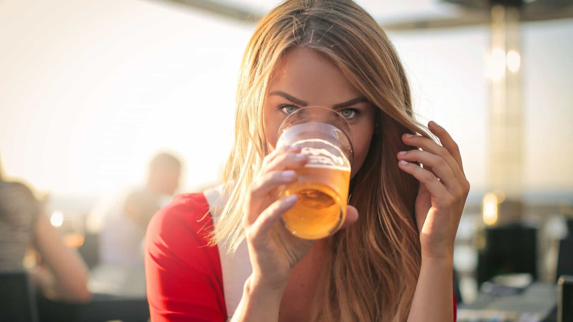 Beber cerveja engorda? Conheça os principais mitos e verdades sobre a bebida