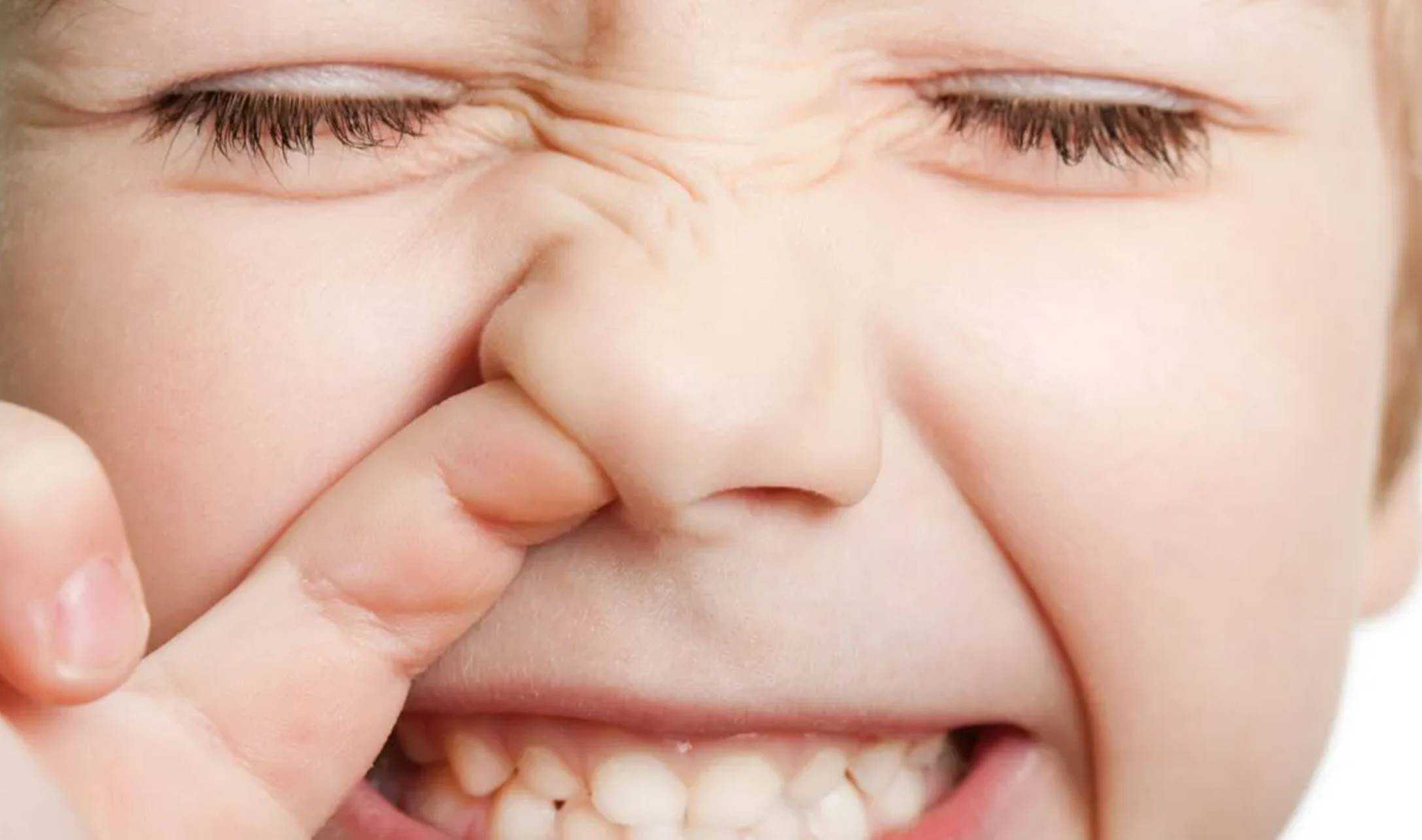 Você sabia que comer mucosa do nariz é bom? Descubra aqui o motivo: Proibido vomitar!