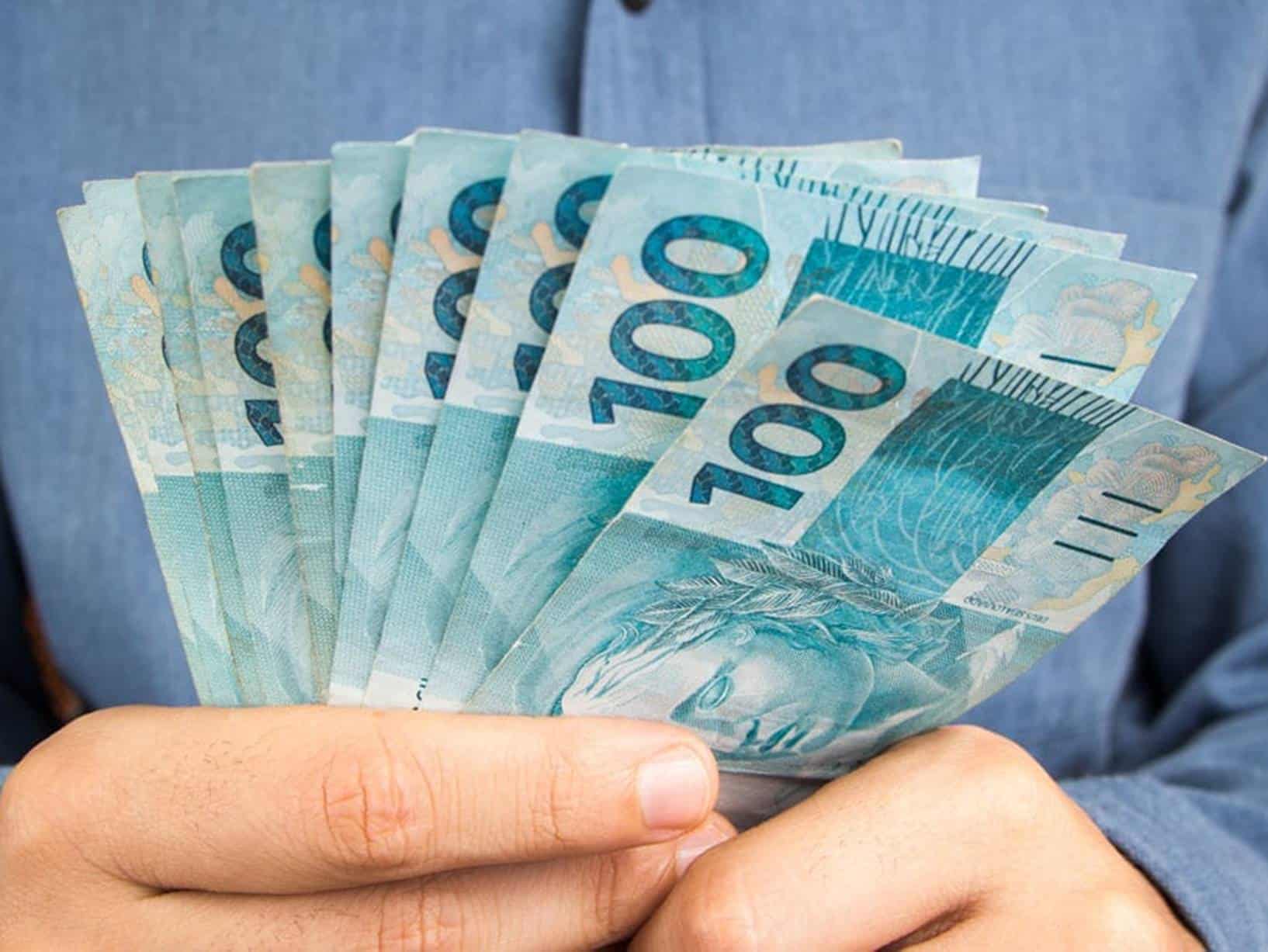Aprovado: mulheres chefes de família terão prioridade para receber R$ 1.200