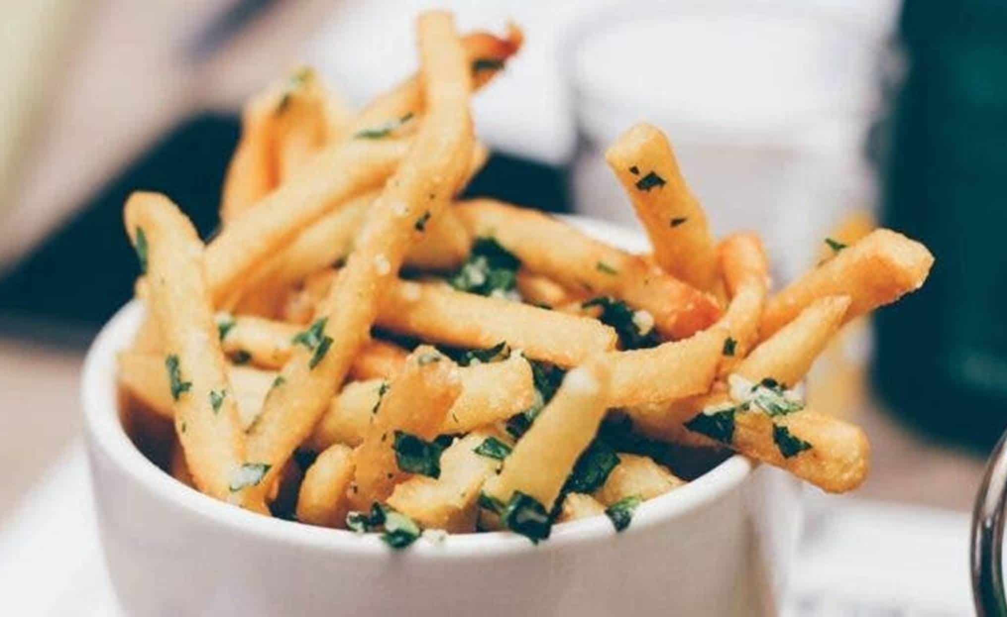 Truques do chef: veja como fazer batatas fritas mais saudáveis