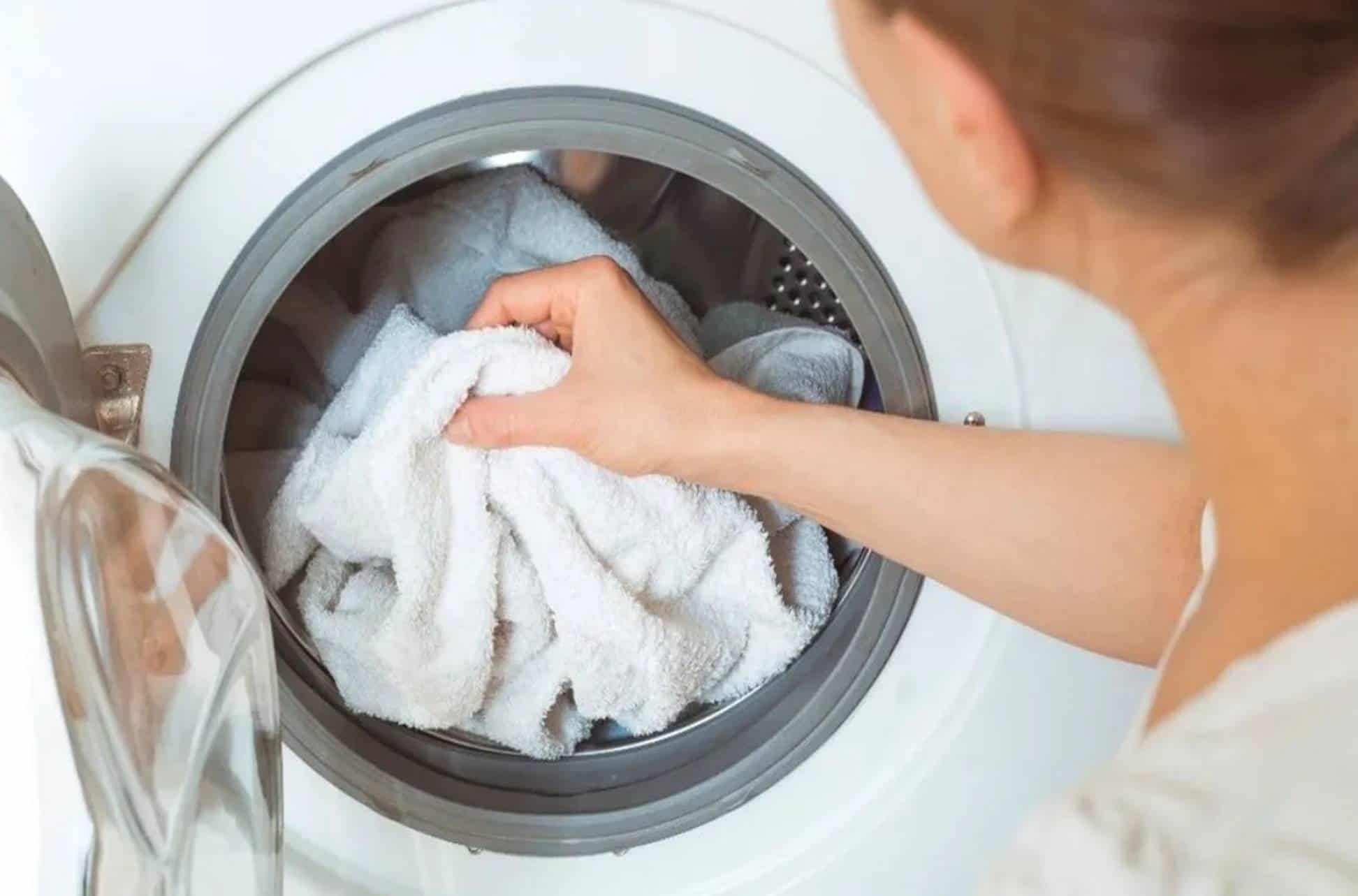 Evite o mau cheiro na sua máquina de lavar roupas com estas dicas simples