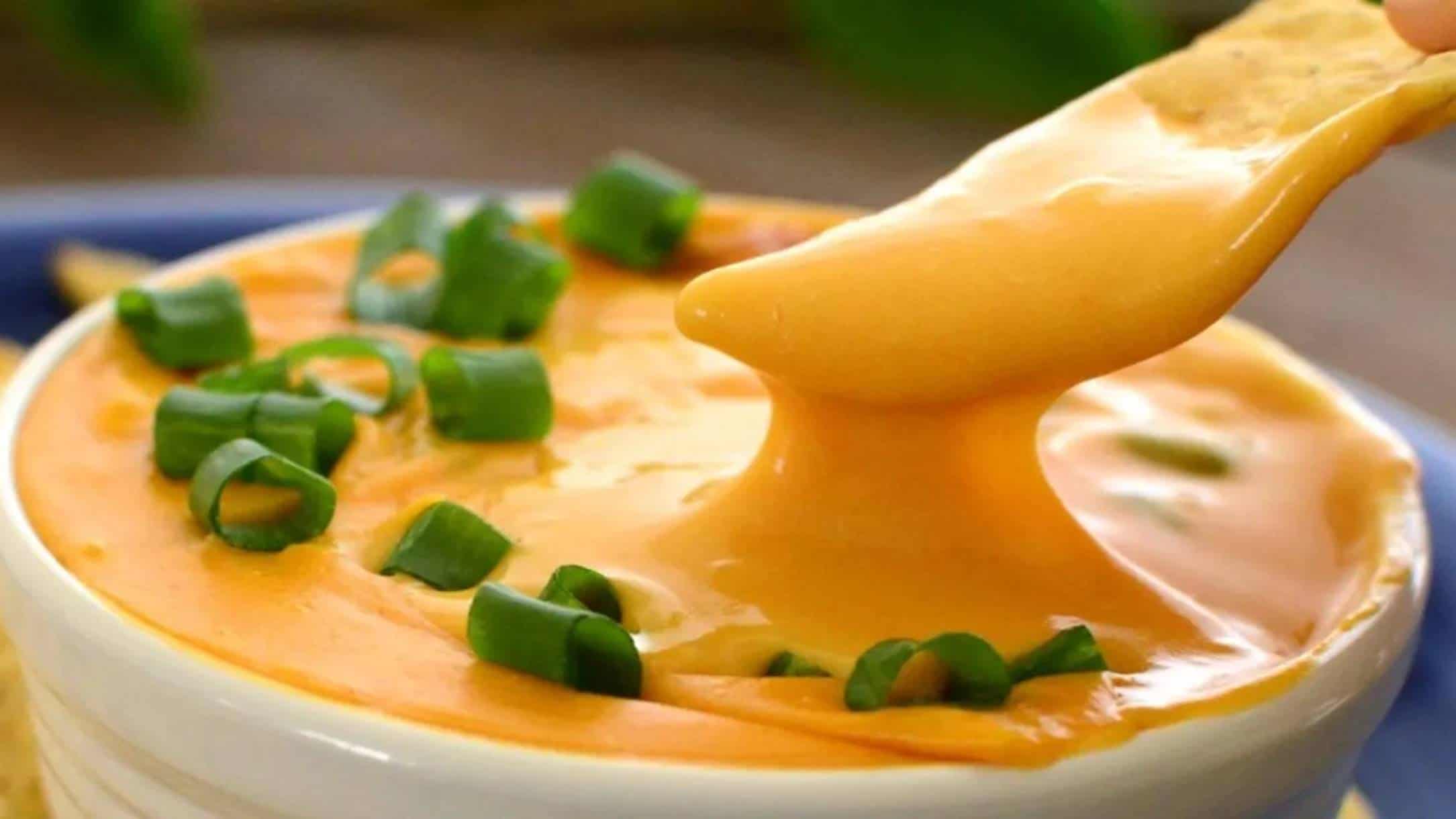 Aprenda a preparar esta maionese cremosa de cenoura e batata, sem ovos