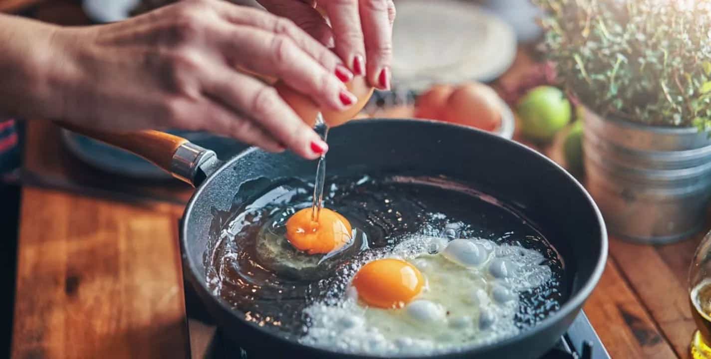 Estas são as maneiras mais saudáveis ​​de cozinhar ou fritar ovos