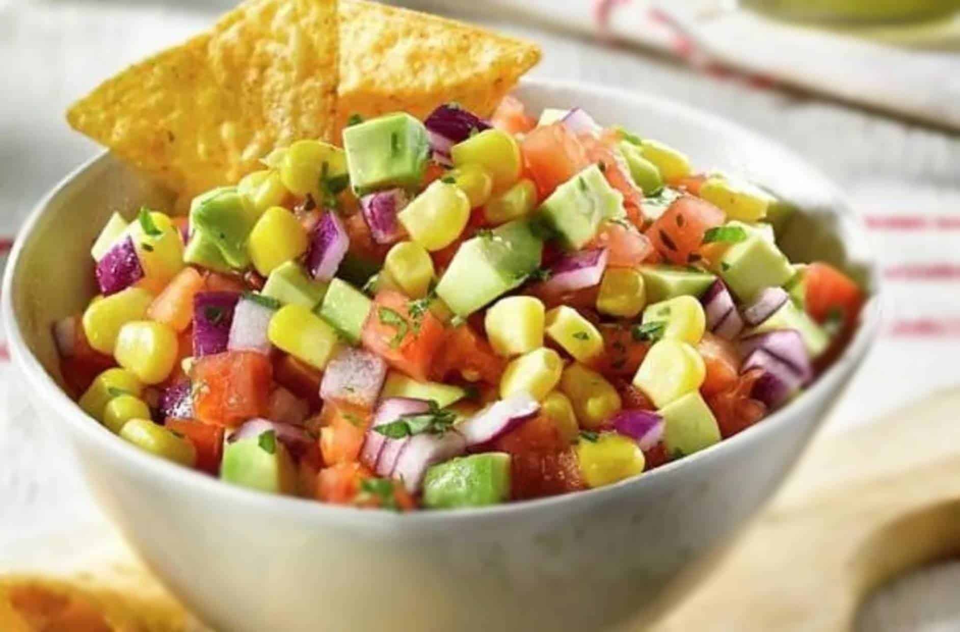 Para emagrecer: Aprenda a fazer a salada de abacate mais nutritiva do mundo em 5 minutos!