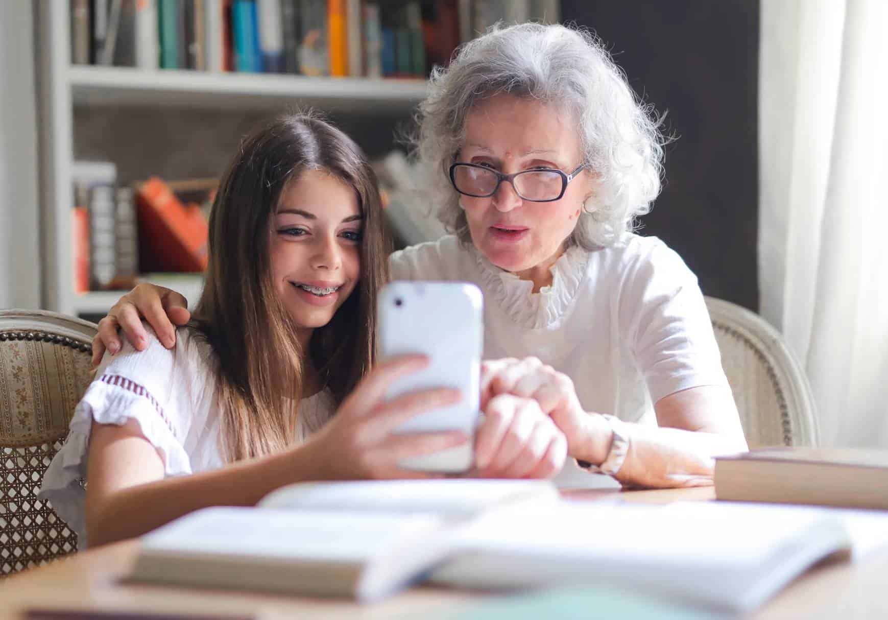 Aposentados e pensionistas do INSS terão que fazer selfie para não perder o benefício: Veja vantagens