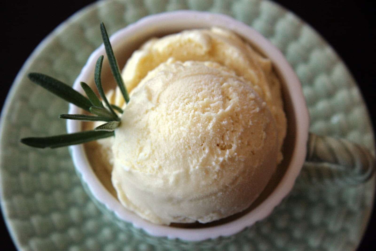 Aprenda a fazer um sorvete cremoso com azeite de oliva