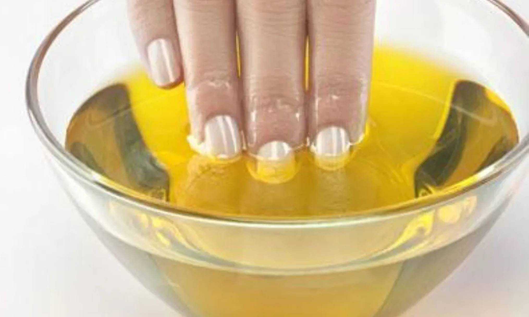 Descubra como remover gel das unhas em casa sem prejudicá-las