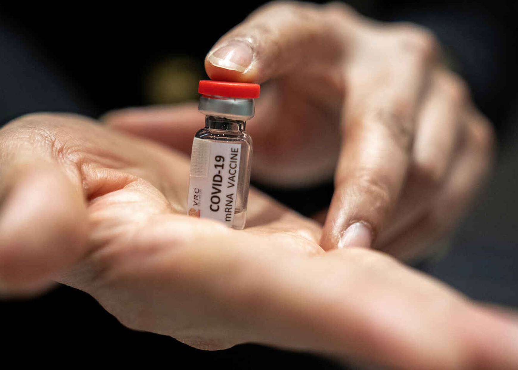Covid-19: Vacina de Oxford testada no Brasil gera anticorpos e é "segura"
