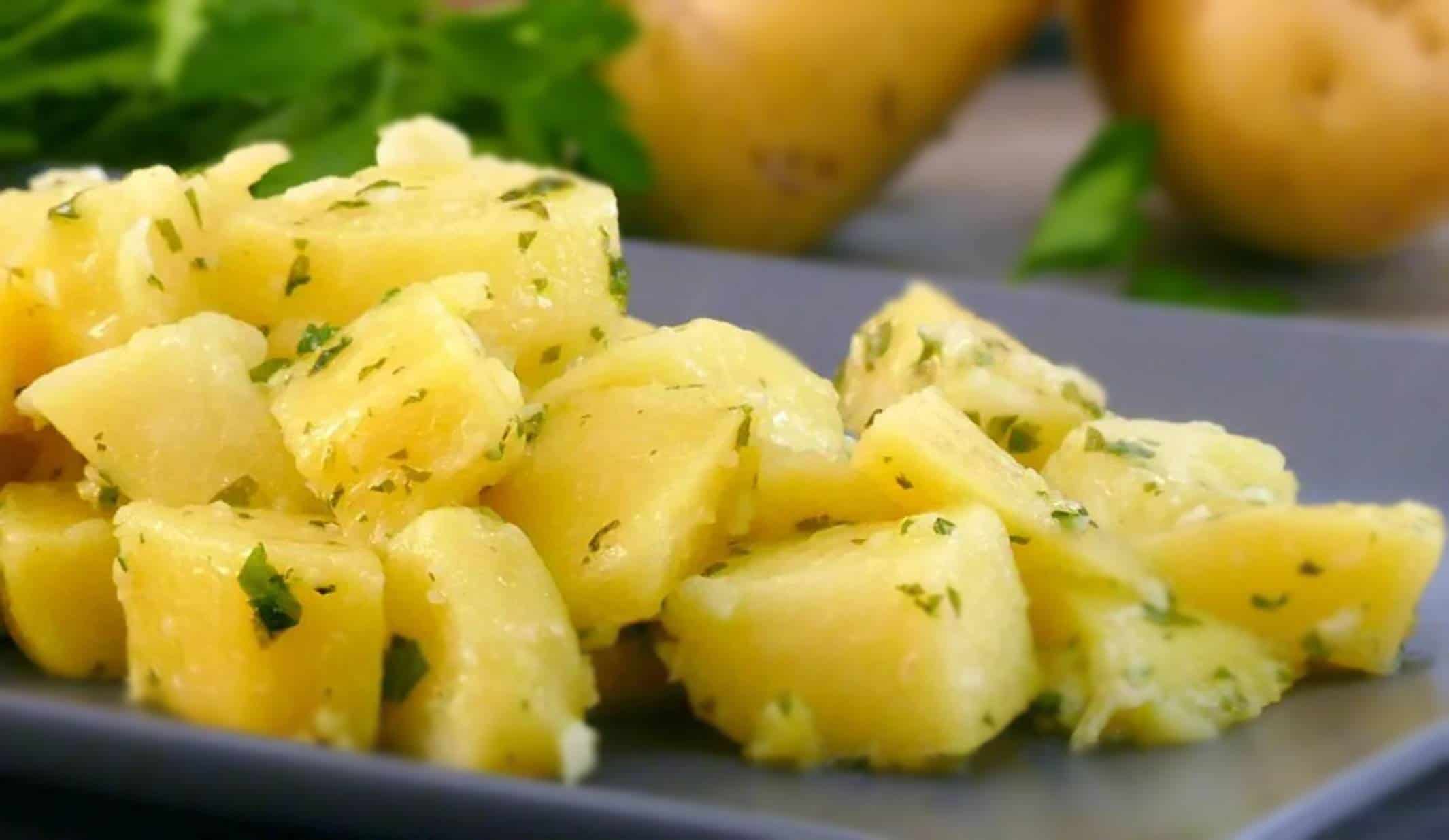 Batatas temperadas: aprenda a receita mais fácil e tenha um ótimo acompanhamento