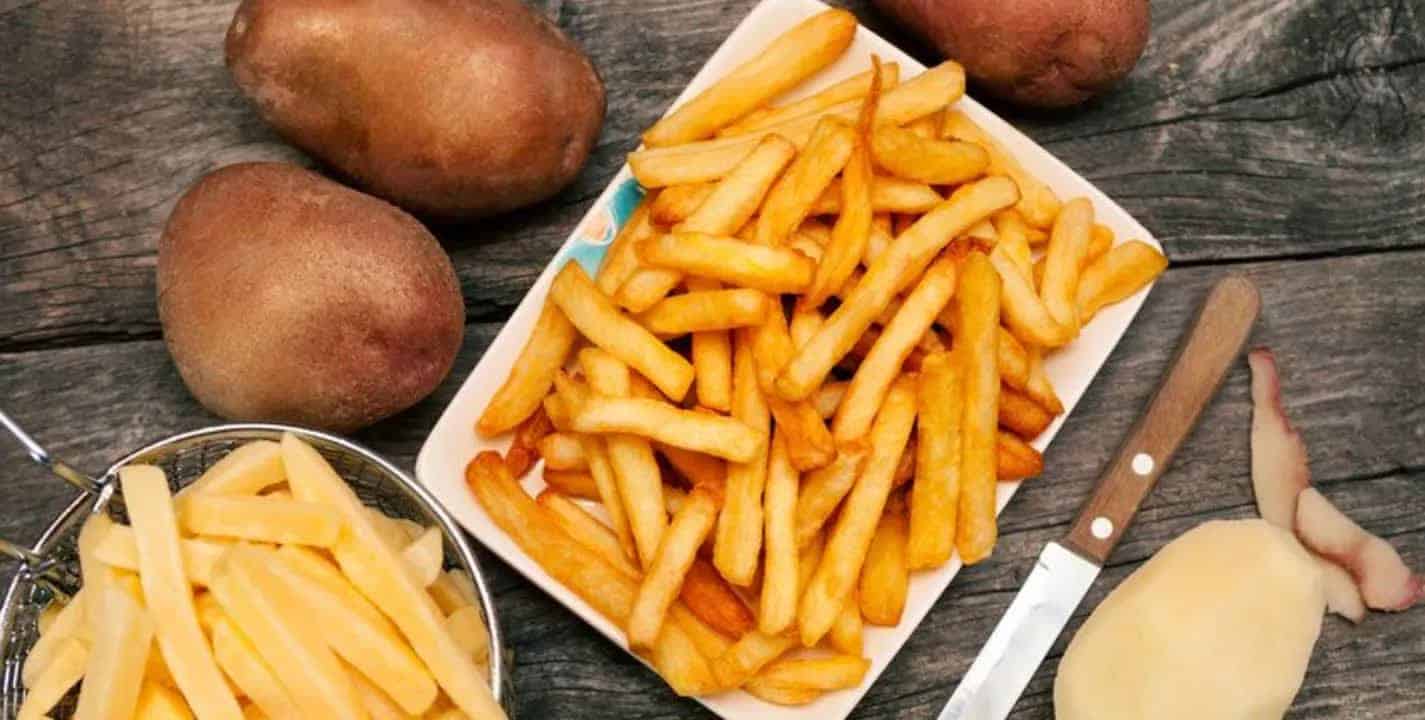 Aprenda a preparar batatas fritas no microondas saudável