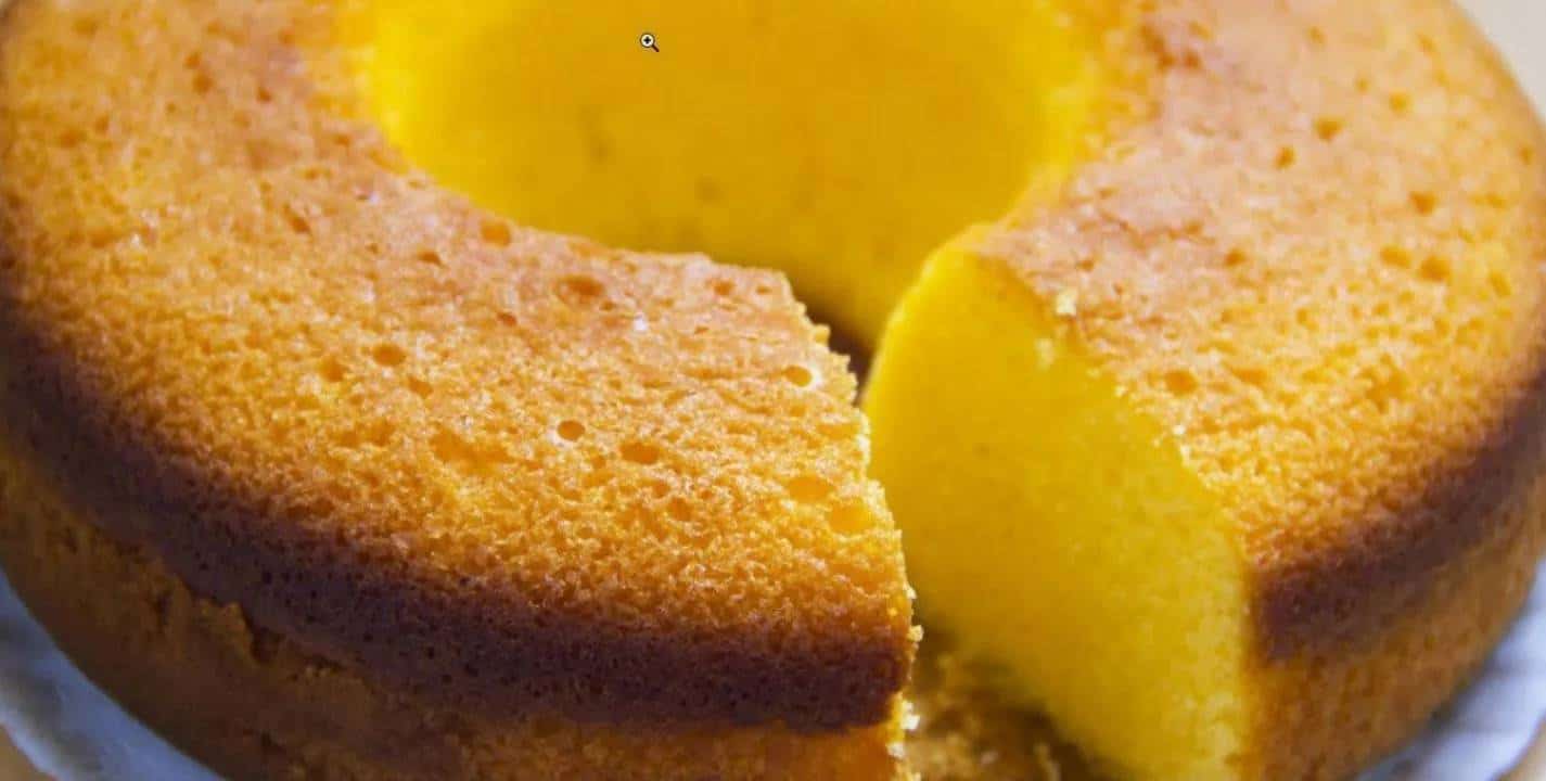 Prepare este bolo de milho no liquidificador sem farinha ou manteiga