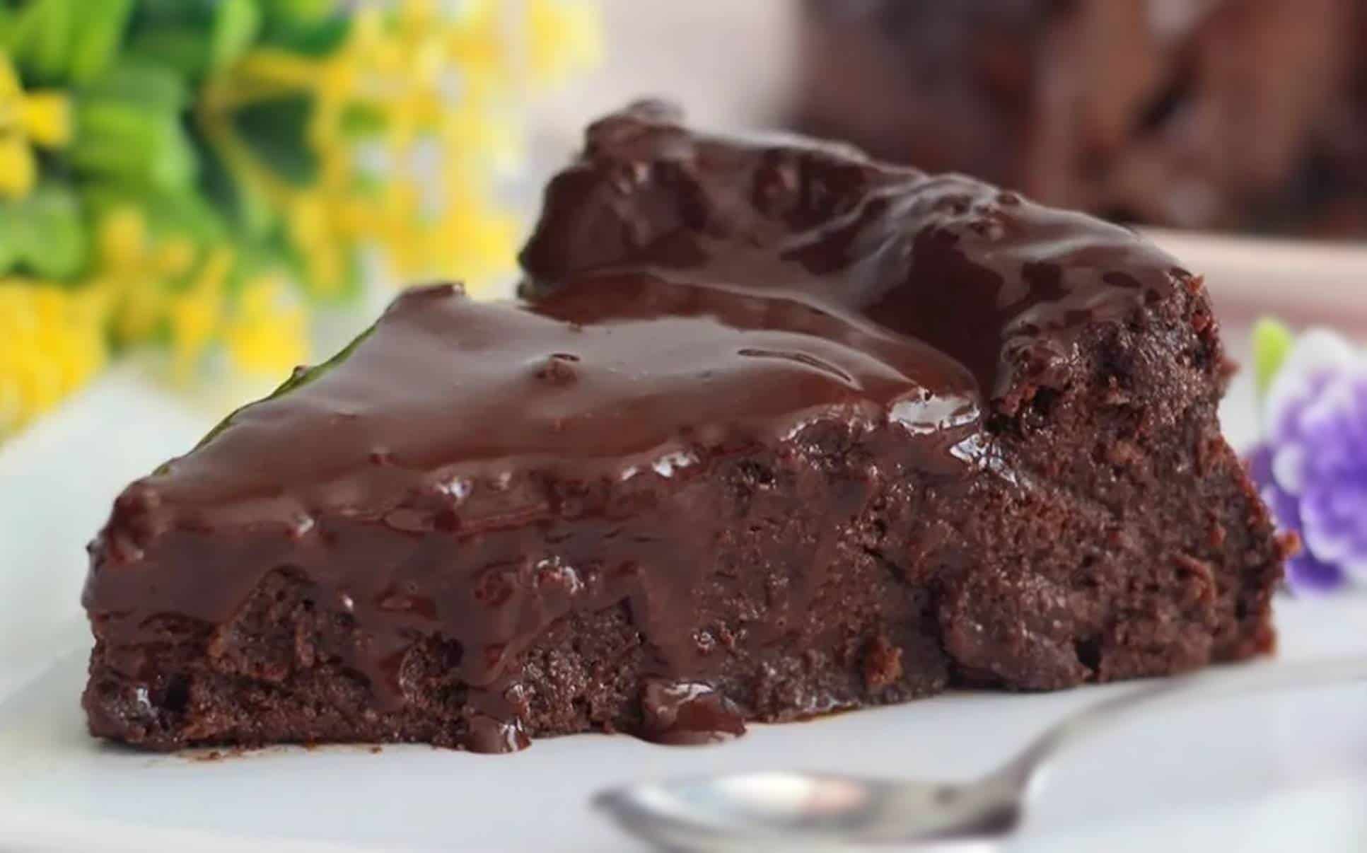 Chef revela como fazer um bolo de chocolate úmido perfeito e fácil