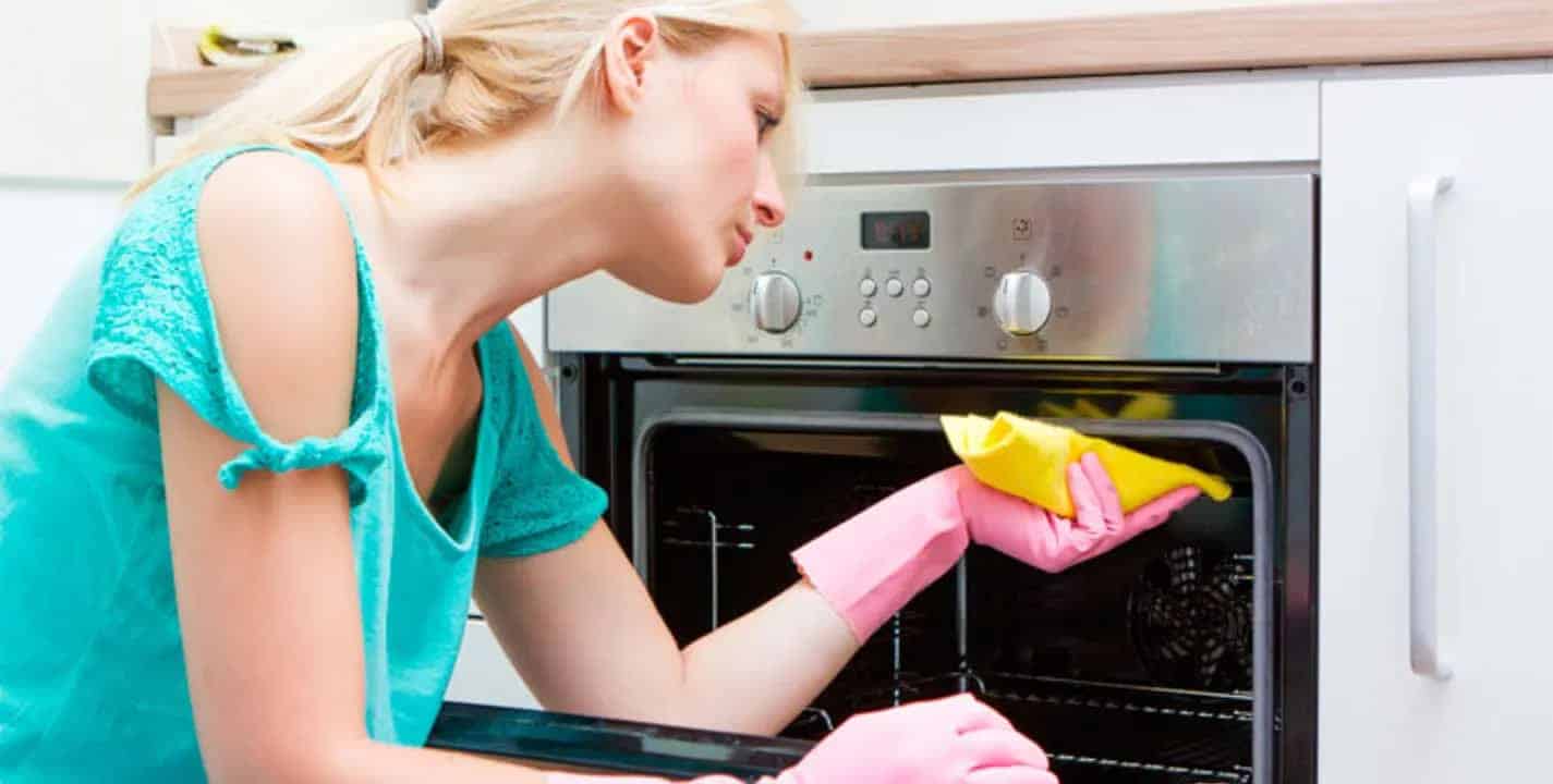 Aprenda o método caseiro da moda para limpar fogão e forno sem esforço em 5 minutos!
