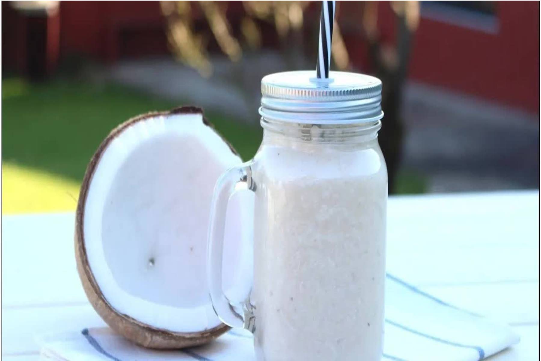 Como preparar uma bebida natural de coco e hortelã para desintoxicar seu corpo