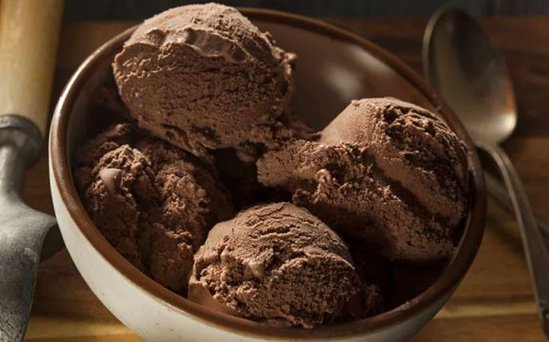 Sobremesa saudável: sorvete de chocolate com poucos ingredientes