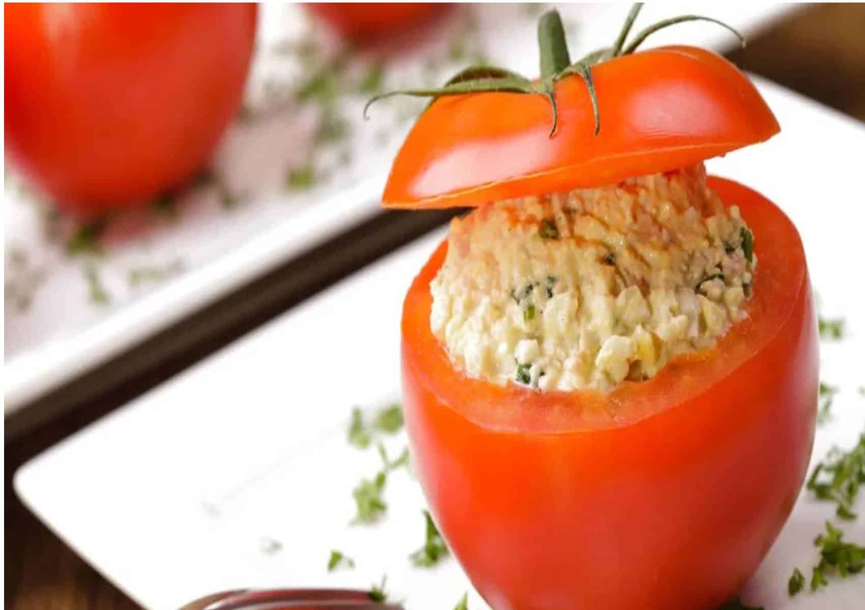 Receita Sem Glúten: prepare deliciosos tomates recheados em apenas 15 minutos