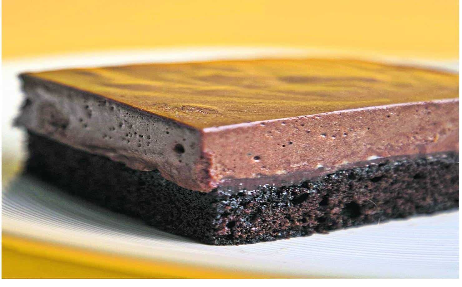 Aprenda a fazer um delicioso bolo mousse de chocolate