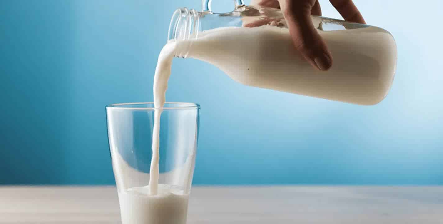 Veja o que um copo de leite gera em seu corpo se beber antes de dormir