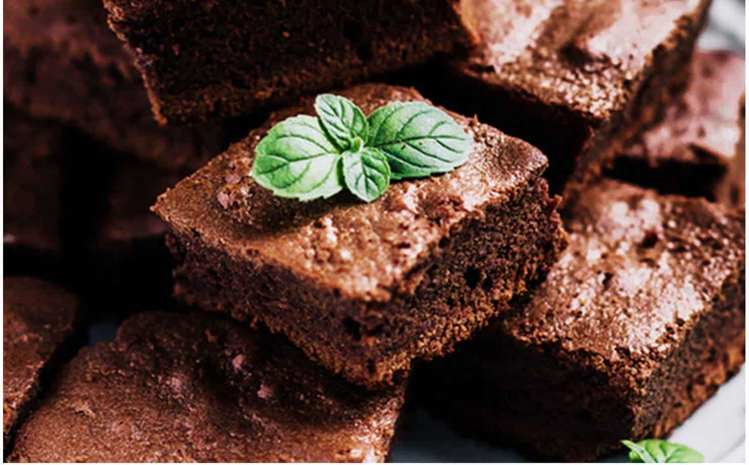 Confira a receita de deliciosos Brownies sem manteiga, prontos em 30 minutos