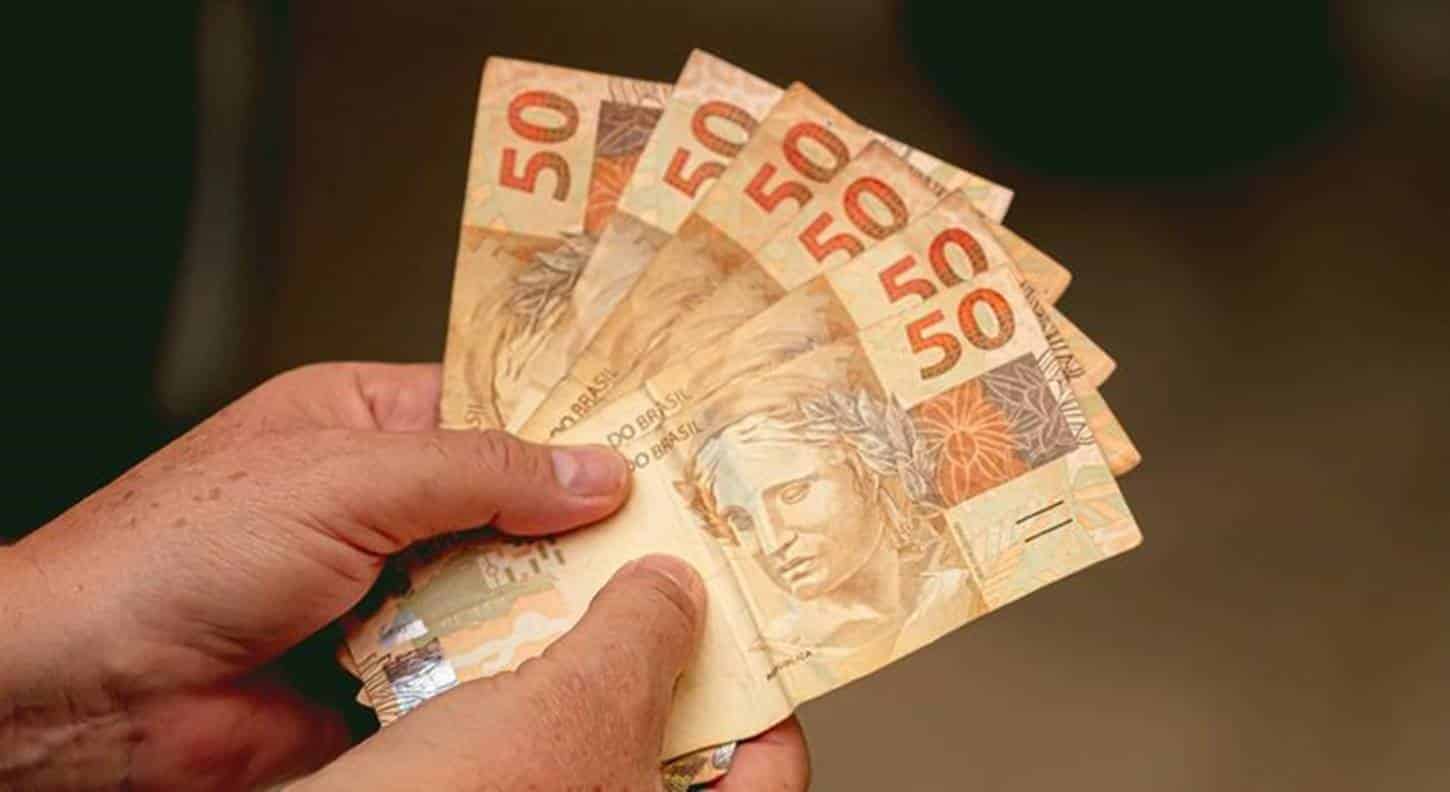 Dieese calcula que salário mínimo deveria ter sido de R$ 4.893 em setembro