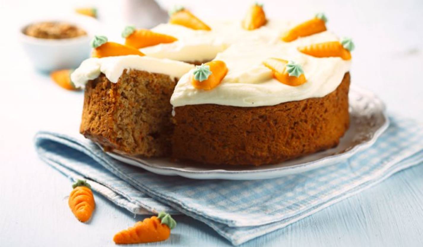 Delicioso bolo de cenoura com aveia, sem forno e sem farinha!