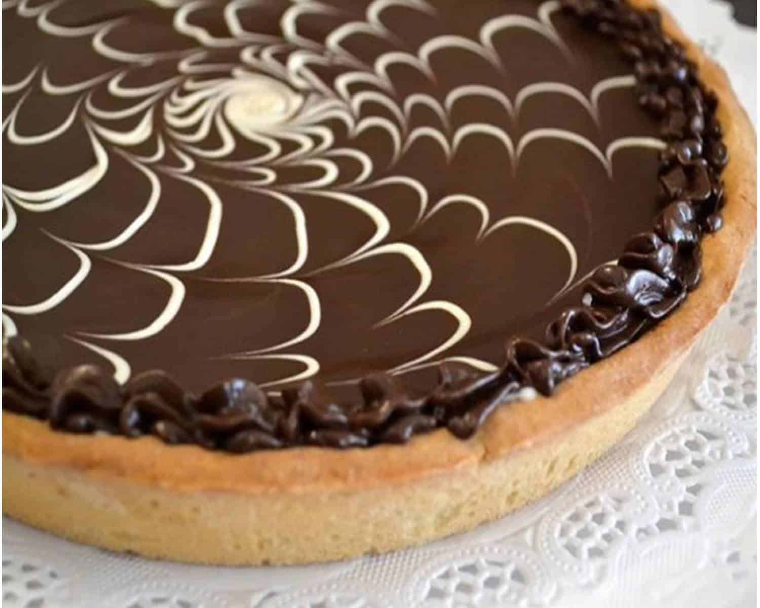 Torta de chocolate com manteiga de amendoim: receita única sem assar