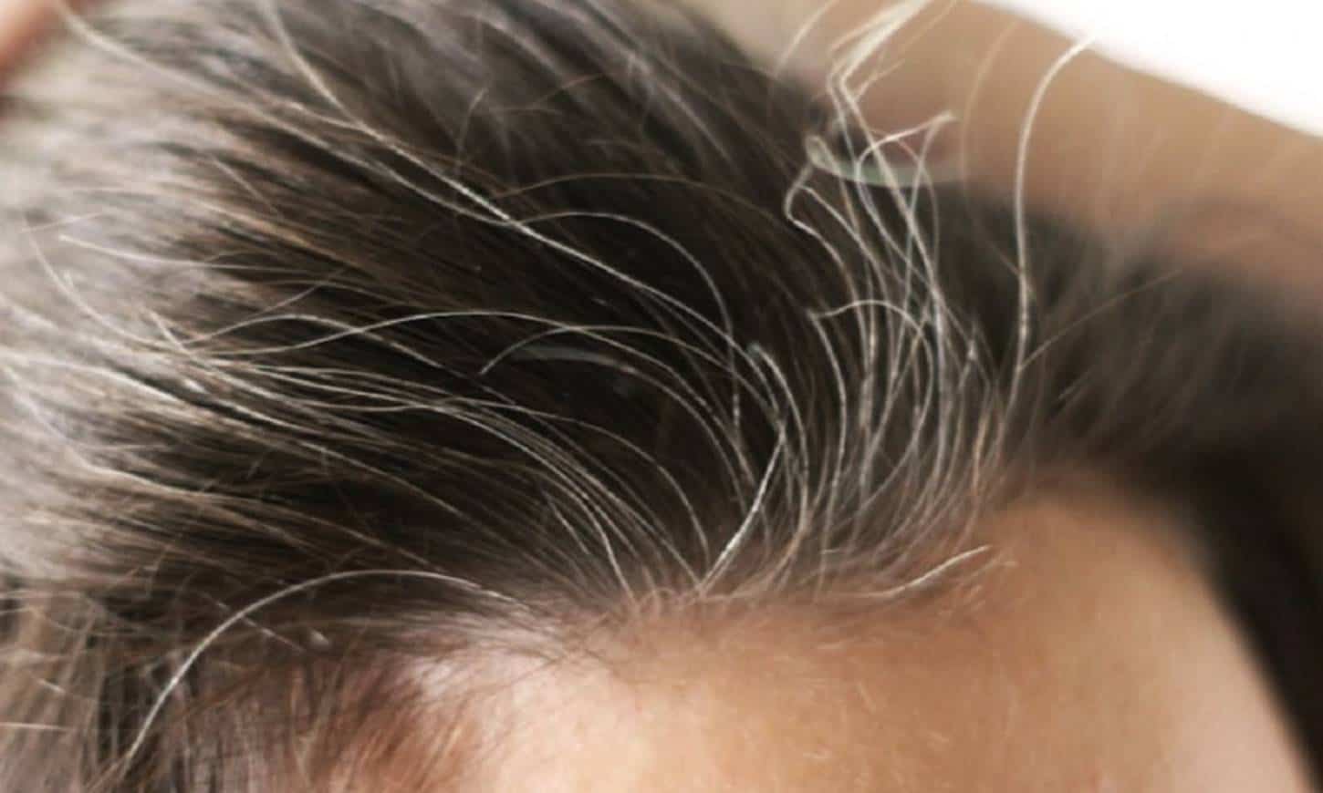 O bicarbonato de sódio pode ajudá-lo a esconder os cabelos grisalhos?