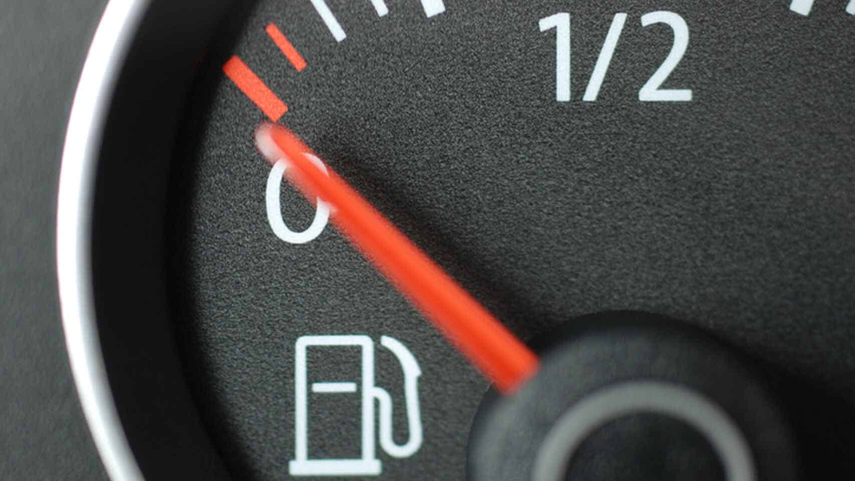 Como economizar gasolina ao dirigir um carro: 7 truques simples