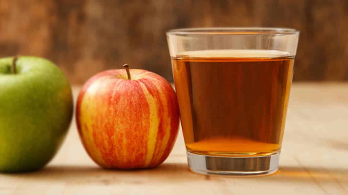 Aprenda como fazer seu próprio vinagre de maçã em casa com 3 ingredientes