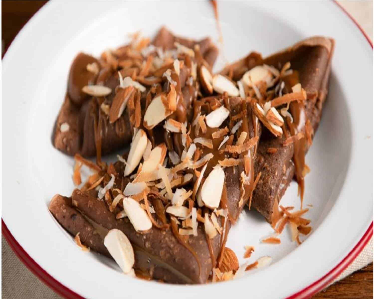 Prepare estes deliciosos crepes de chocolate recheados com Nutella