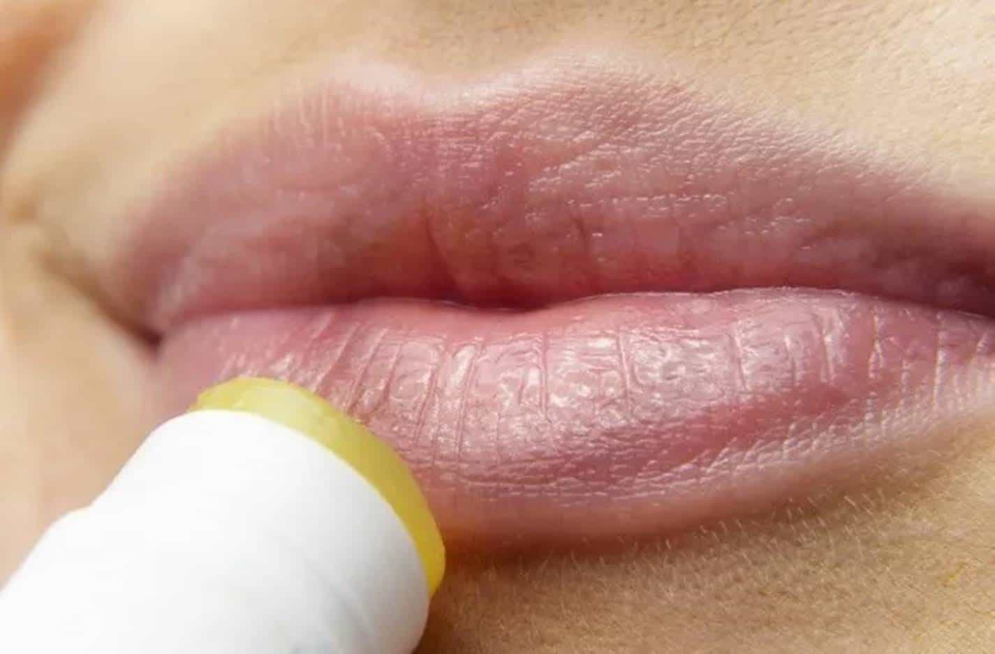 Bálsamo labial caseiro para nutrir e proteger os lábios