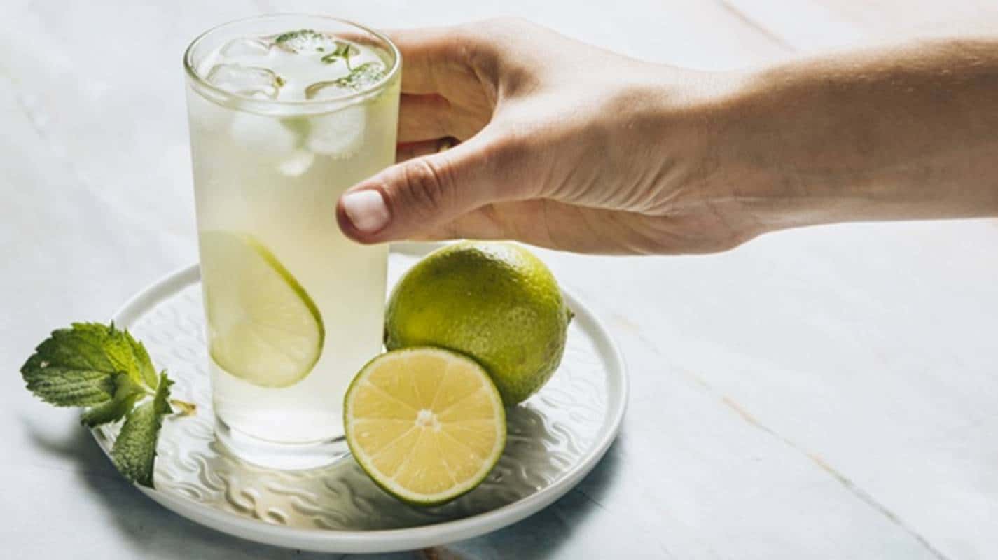 6 truques para fazer a melhor água de limão (limonada) do mundo