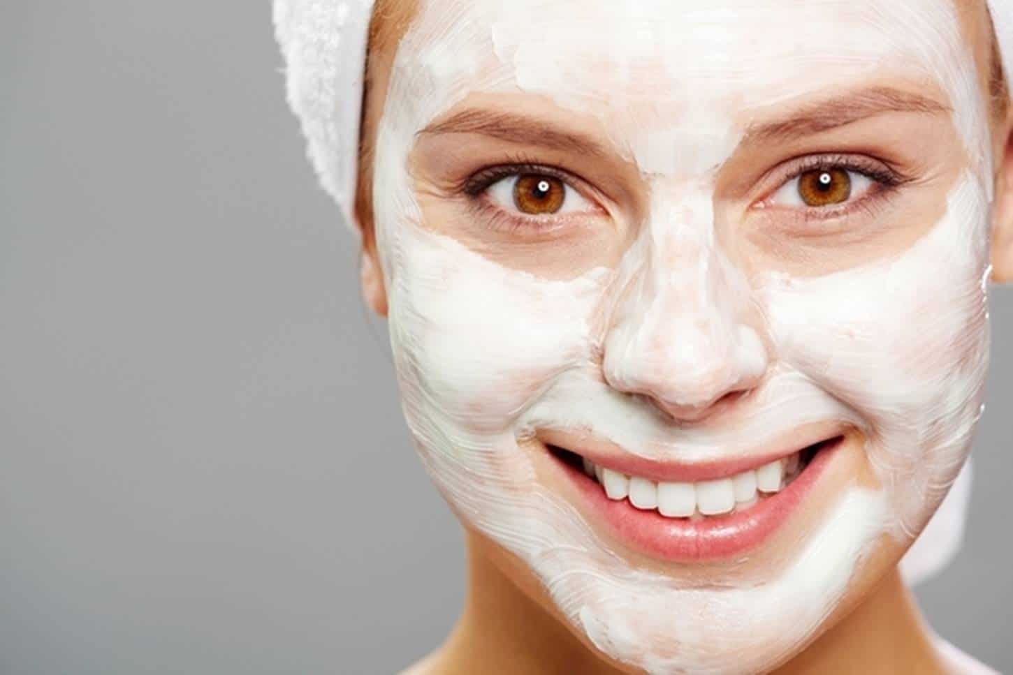 Máscaras faciais fáceis para remover rugas na região do rosto e pescoço
