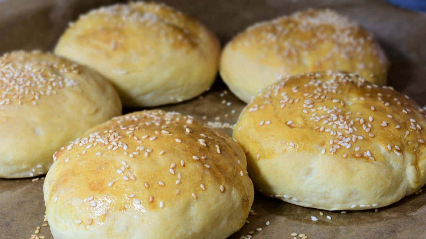 Sem farinha: em pouco tempo prepare o seu pão caseiro com 4 ingredientes!