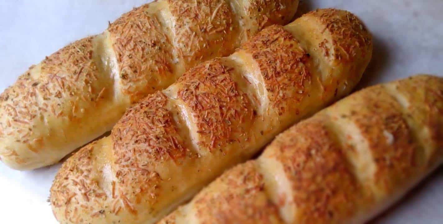 Como fazer o famoso pão de parmesão em casa