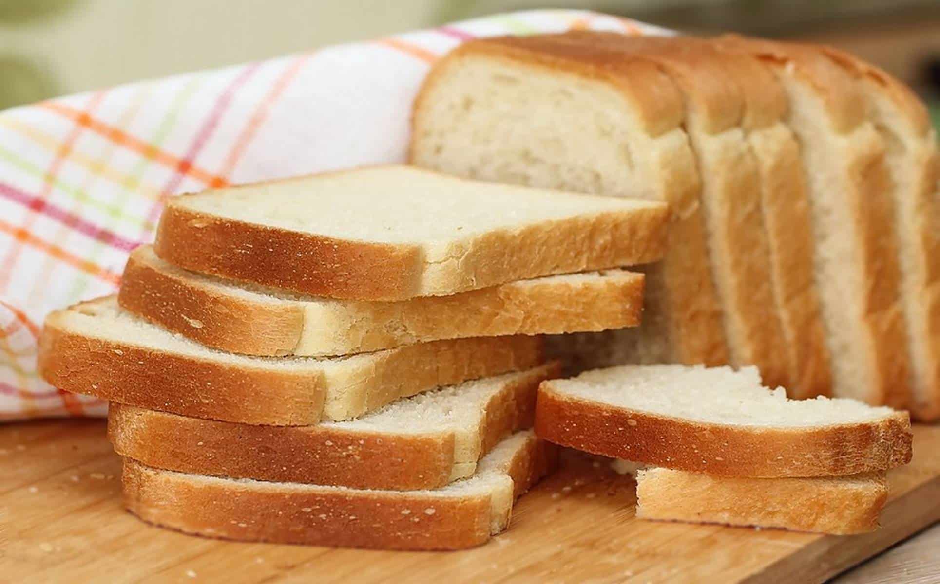 Pão de sanduíche com 3 ingredientes é saudável e fica pronto em 3 minutos