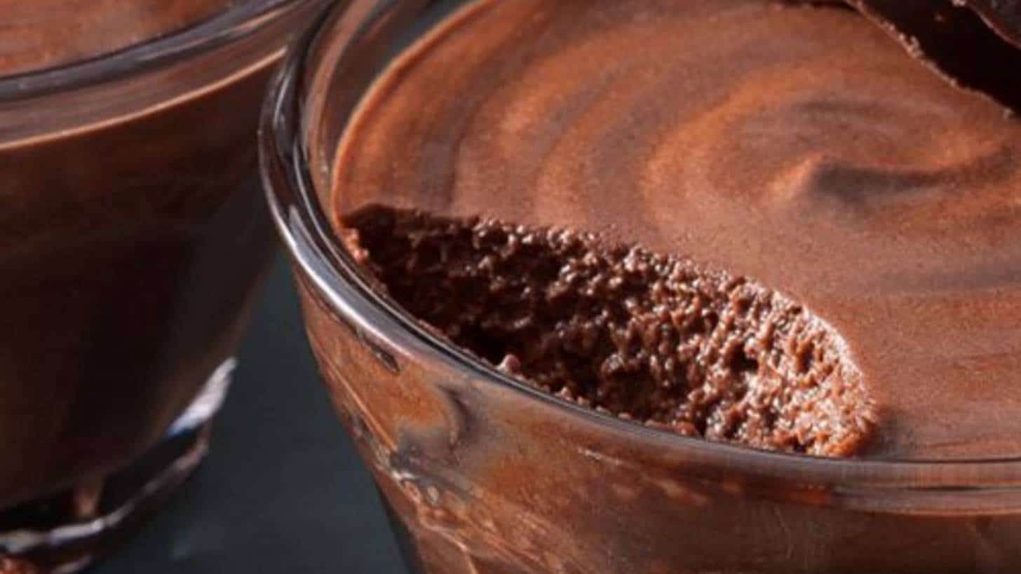 Prepare uma deliciosa mousse de chocolate com apenas 4 ingredientes!