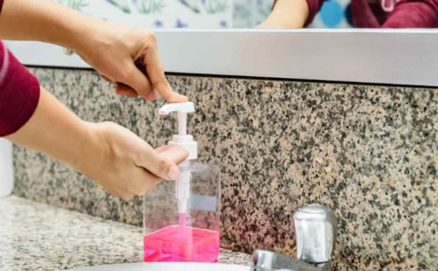 Faça sabonete líquido para seu banheiro sem precisar gastar dinheiro