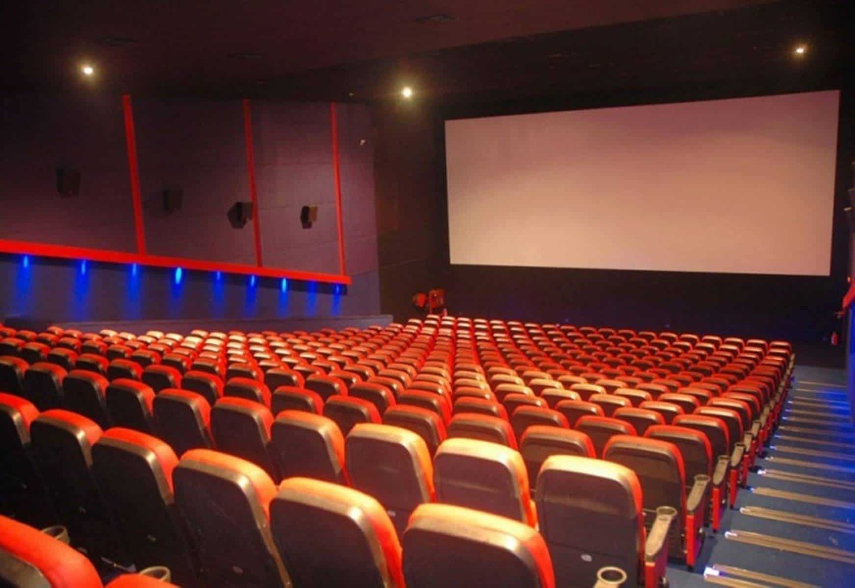 Governo do DF permite reabertura de teatros, cinemas e piscinas