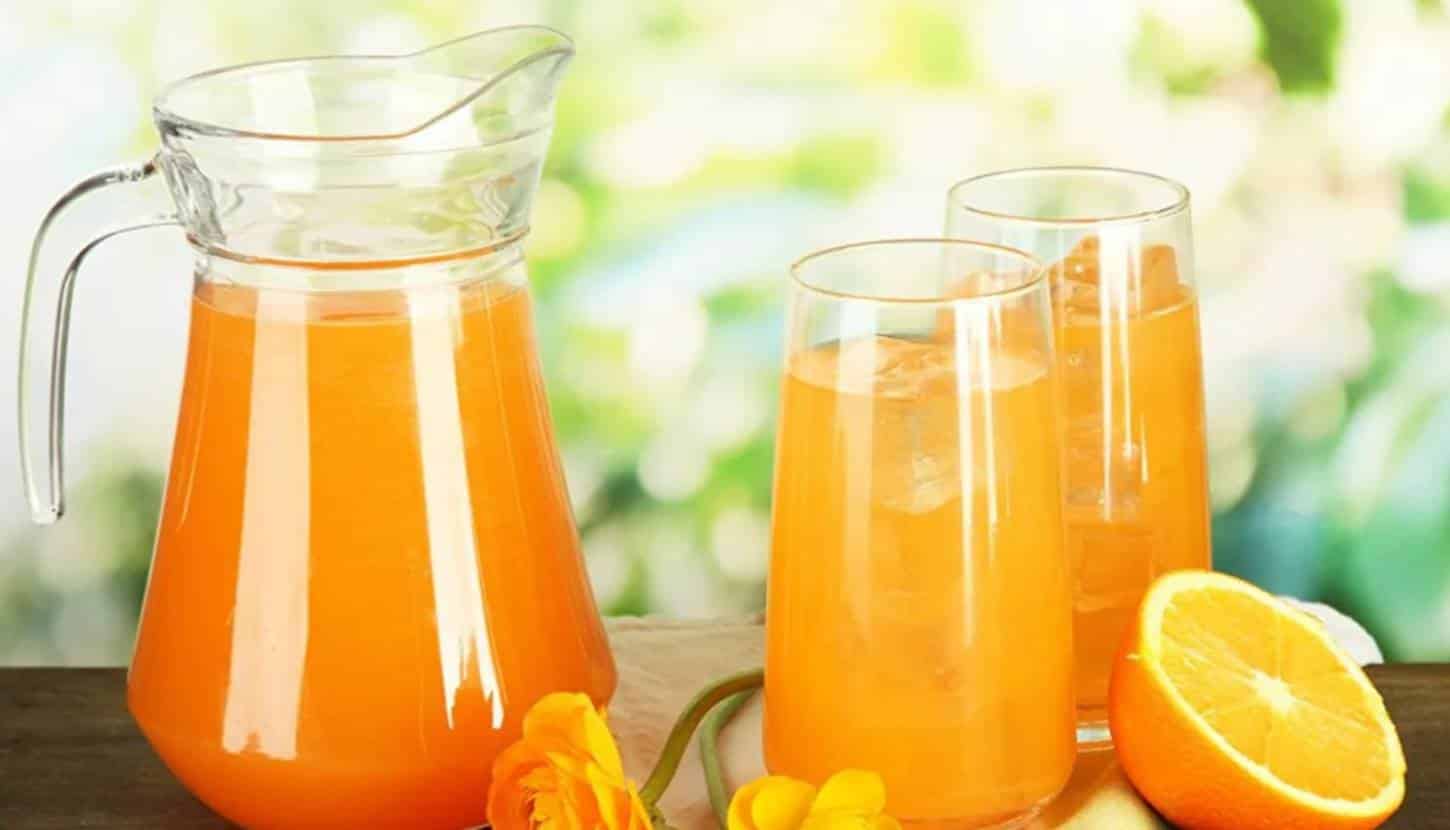 Essa bebida natural com laranja e pepino vai te ajudar a remover rugas