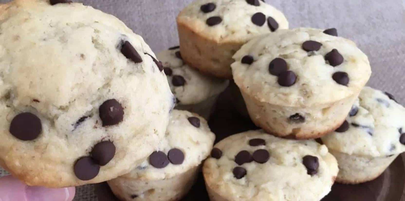 Muffins de banana com gotas de chocolate: receita para fazer em vinte minutos