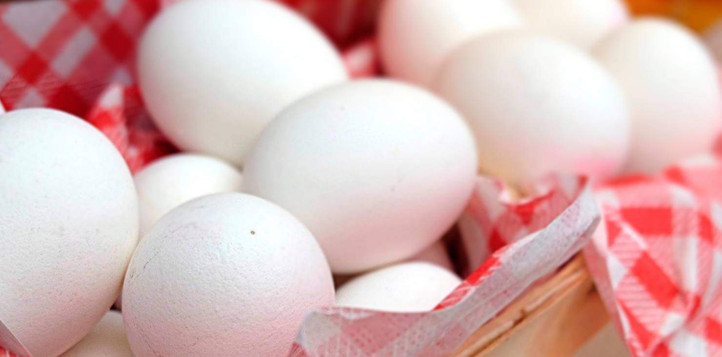 O que acontece se você adicionar bicarbonato de sódio quando fizer ovos cozidos?